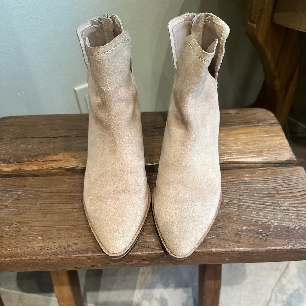 Lisa Vicky EUC Noblex Tan Camel Bootie - Size 7-1/2 - Picture 3 of 7